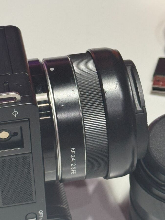 Sony ZV-e10 + Sony 35mm 1.8 + Samyang 24mm 2.8 + accessories